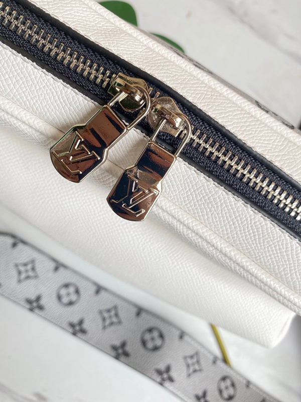 ルイヴィトンバッグ角部分ディテール